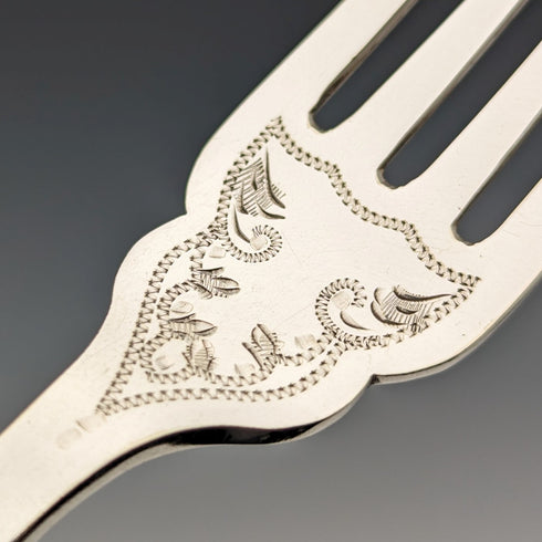 Circa 1900 British antique white mother-of-pearl handle dessert cutlery set of 6 pairs in wooden box